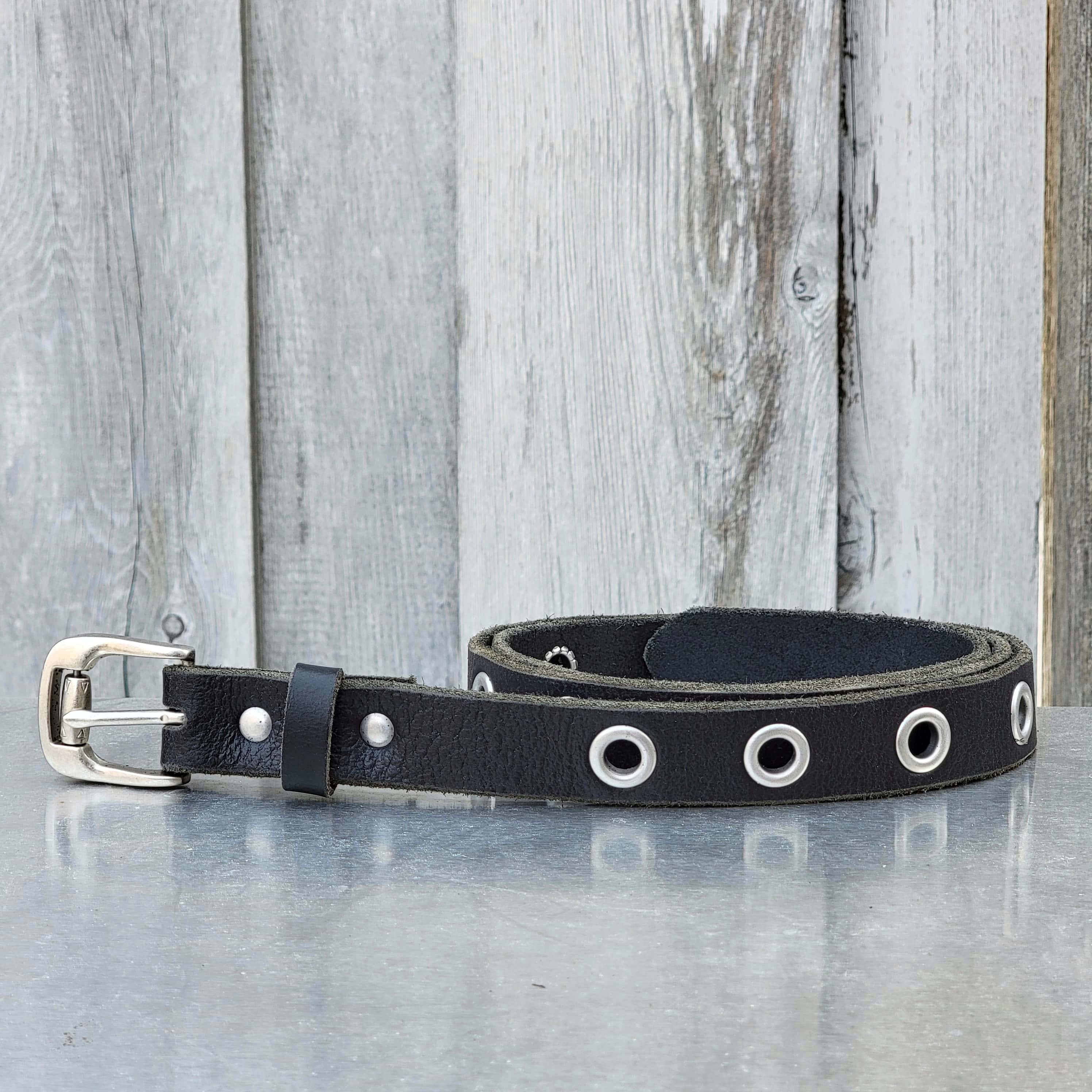 Exene - Ceinture fine en cuir marron avec œillets simples - Fabriquée au Canada  4