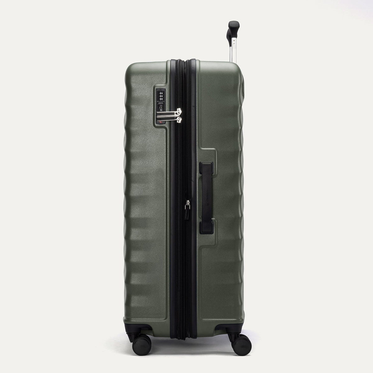 Travelpro Maxlite® Air V2 Large Check-In Hardside Spinner 17