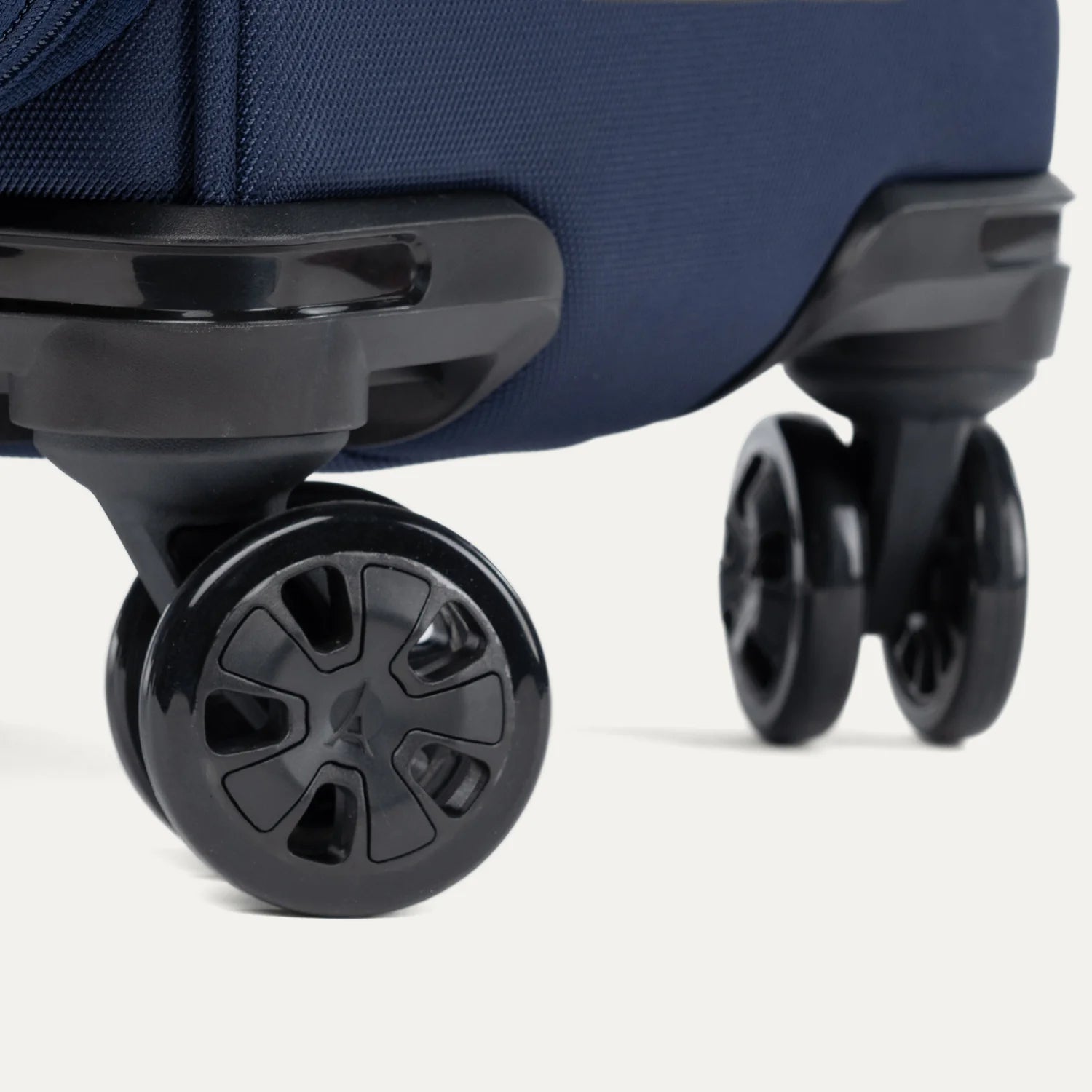 Travelpro Crew™ Classic Medium Check-in Expandable Spinner 26