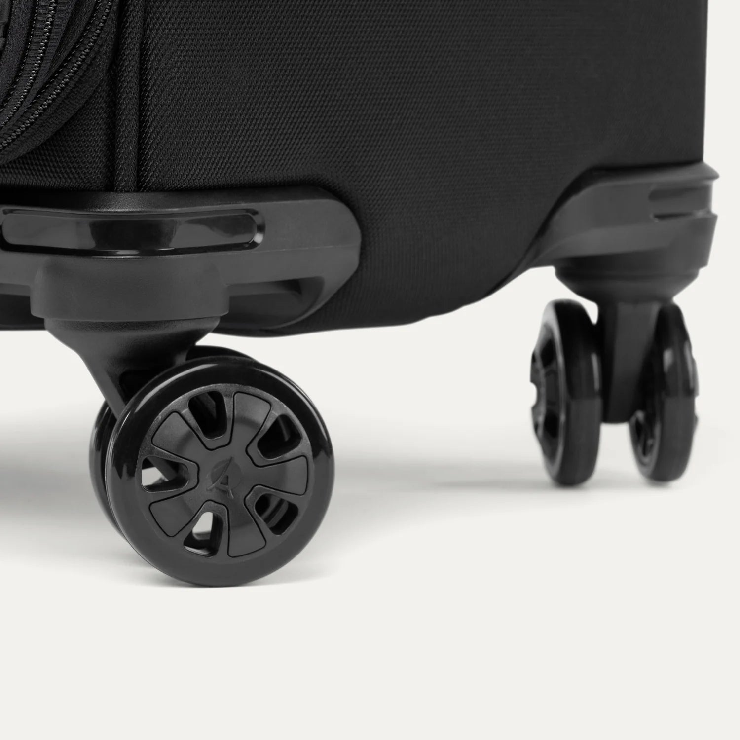 Travelpro Crew™ Classic Large Check-in Expandable Spinner 7