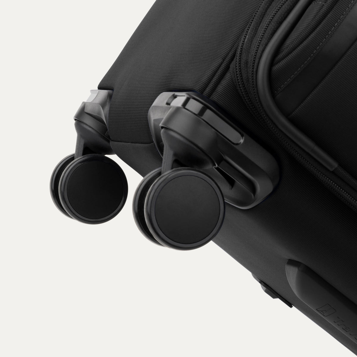 Travelpro VersaPack®+ Large Check-In Expandable Spinner 17