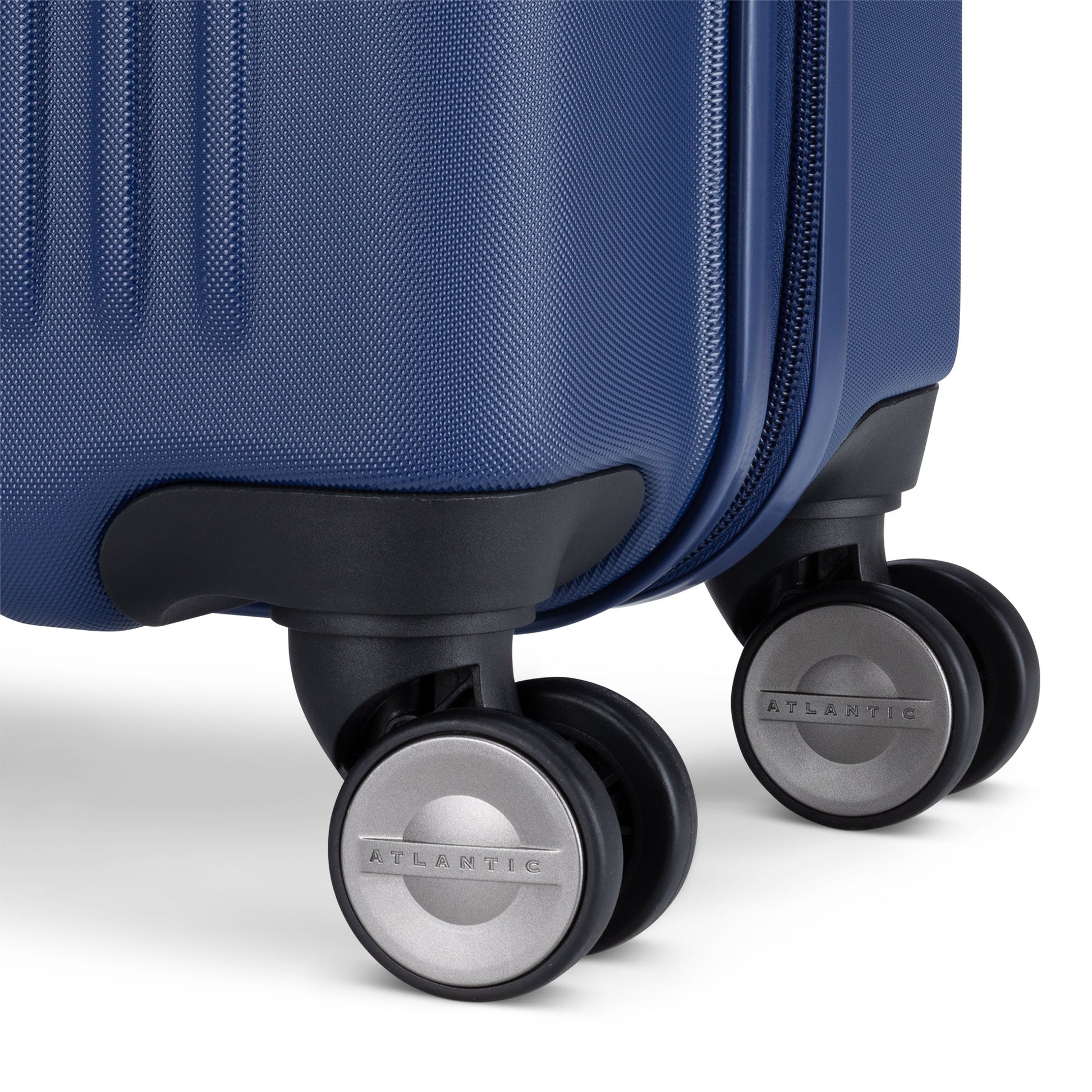 Atlantic Propeller Carry-on 24