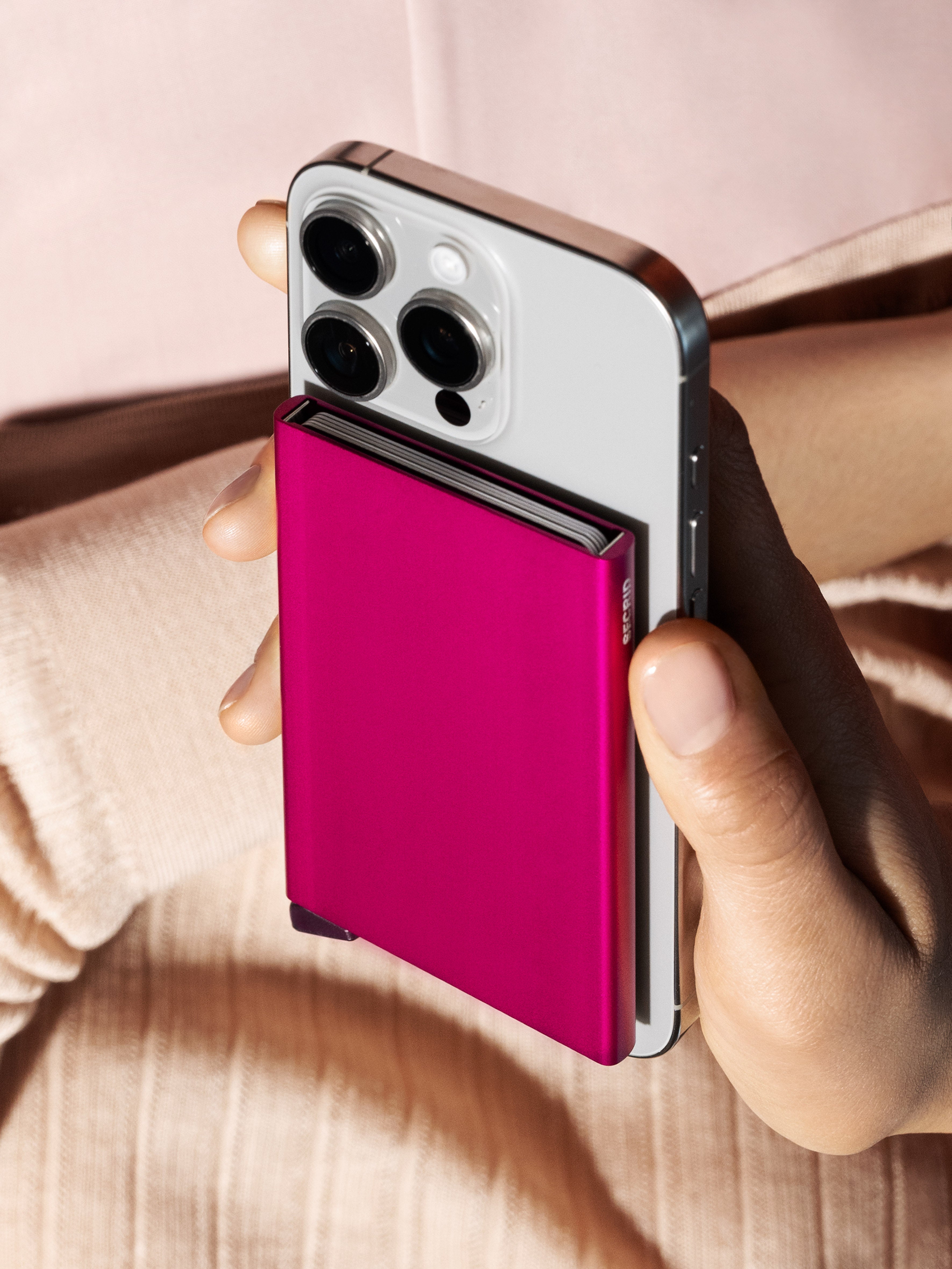 Secrid Cardprotector for MagSafe - Fuchsia 6