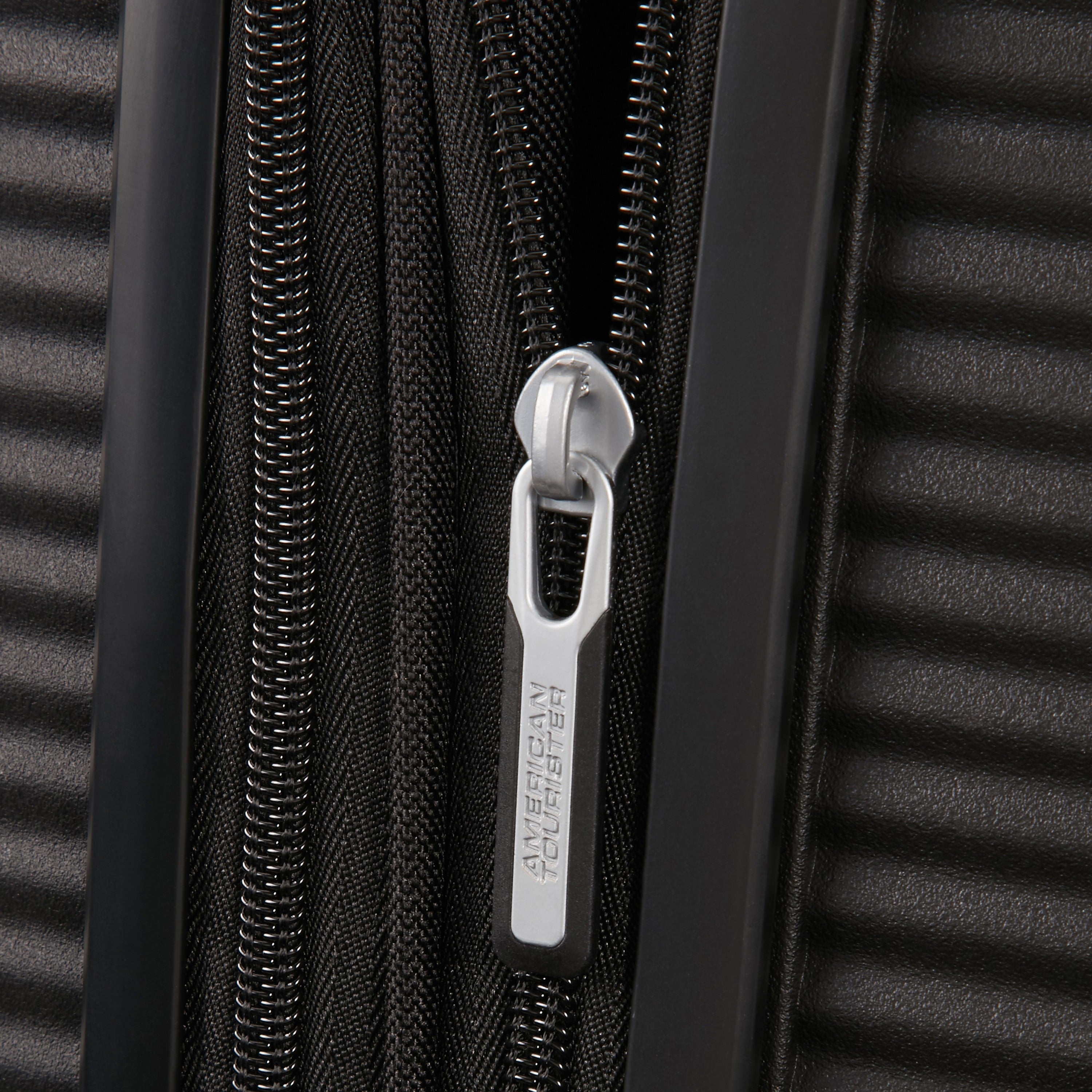American Tourister Curio Large 13