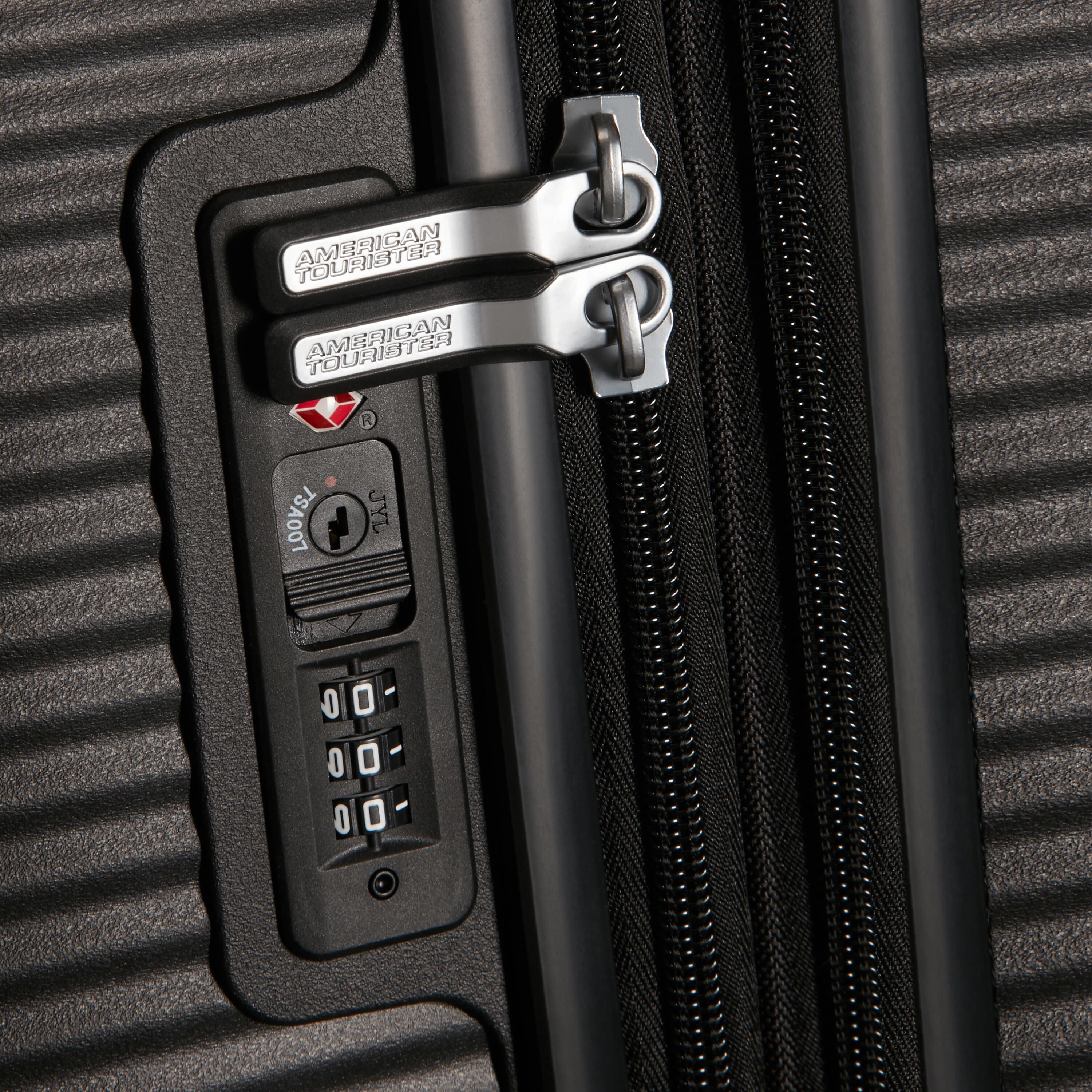 American Tourister Curio Large 12