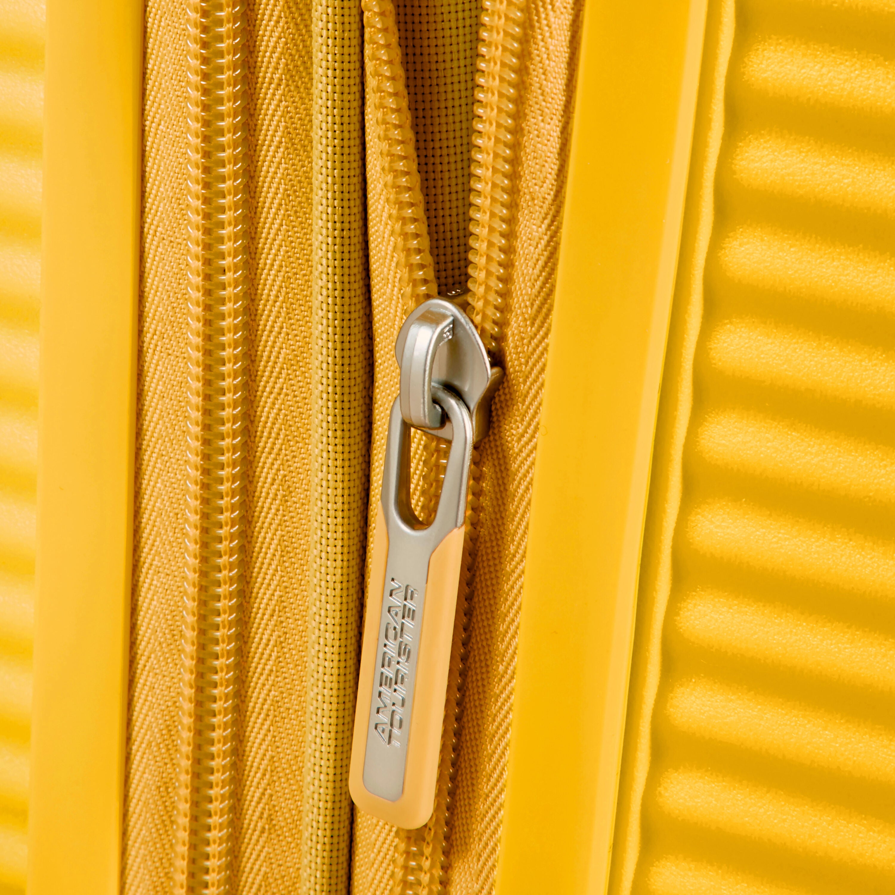 American Tourister Curio Large 7