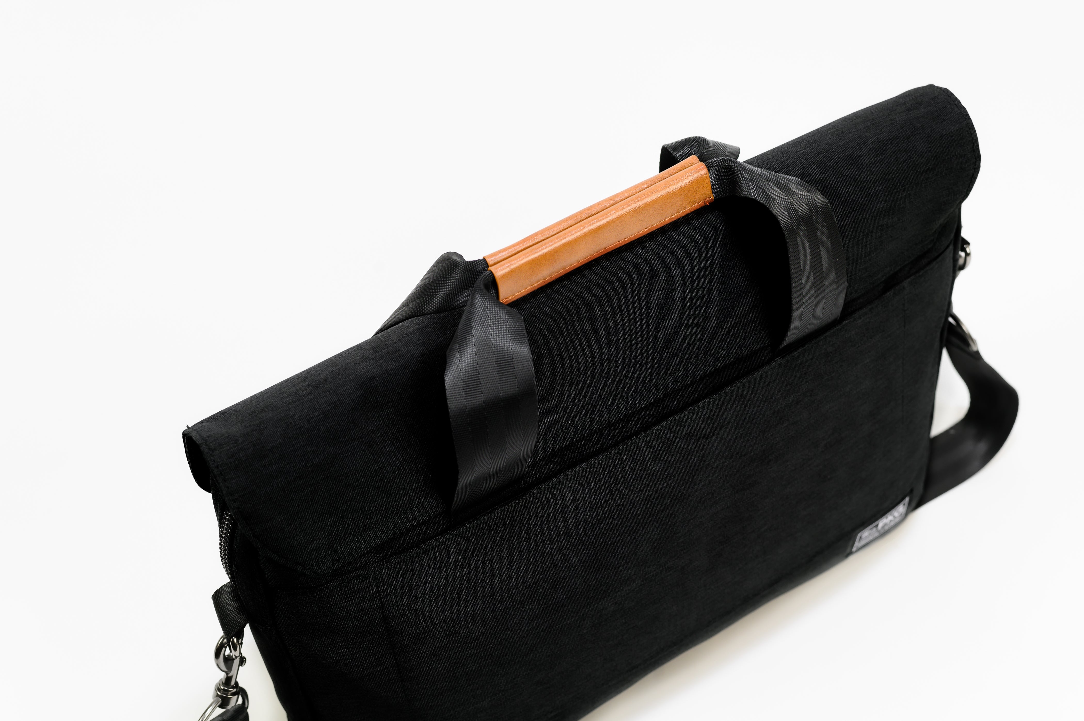 PKG Richmond Messenger Bag 13