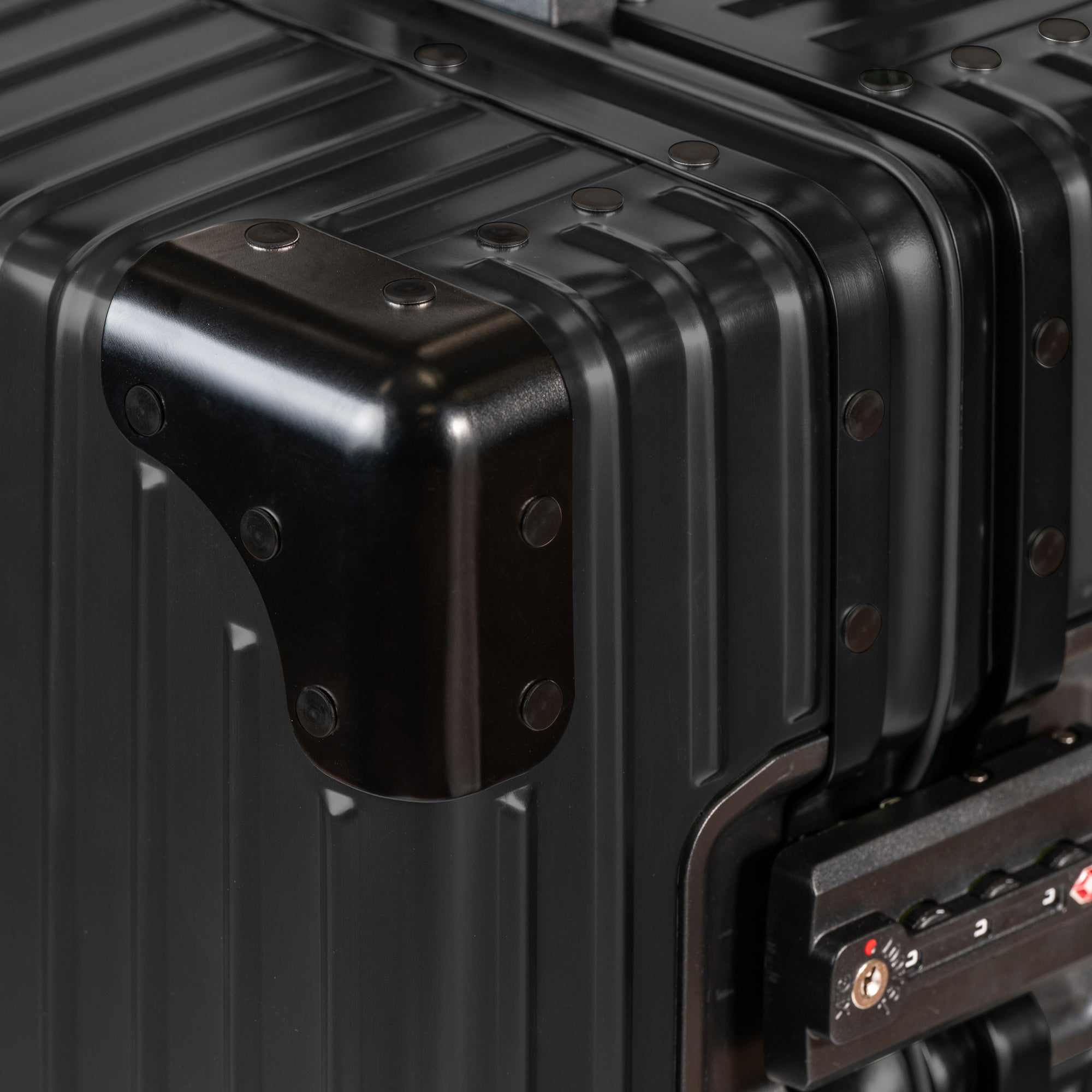 Champs Elite Carry-on 13