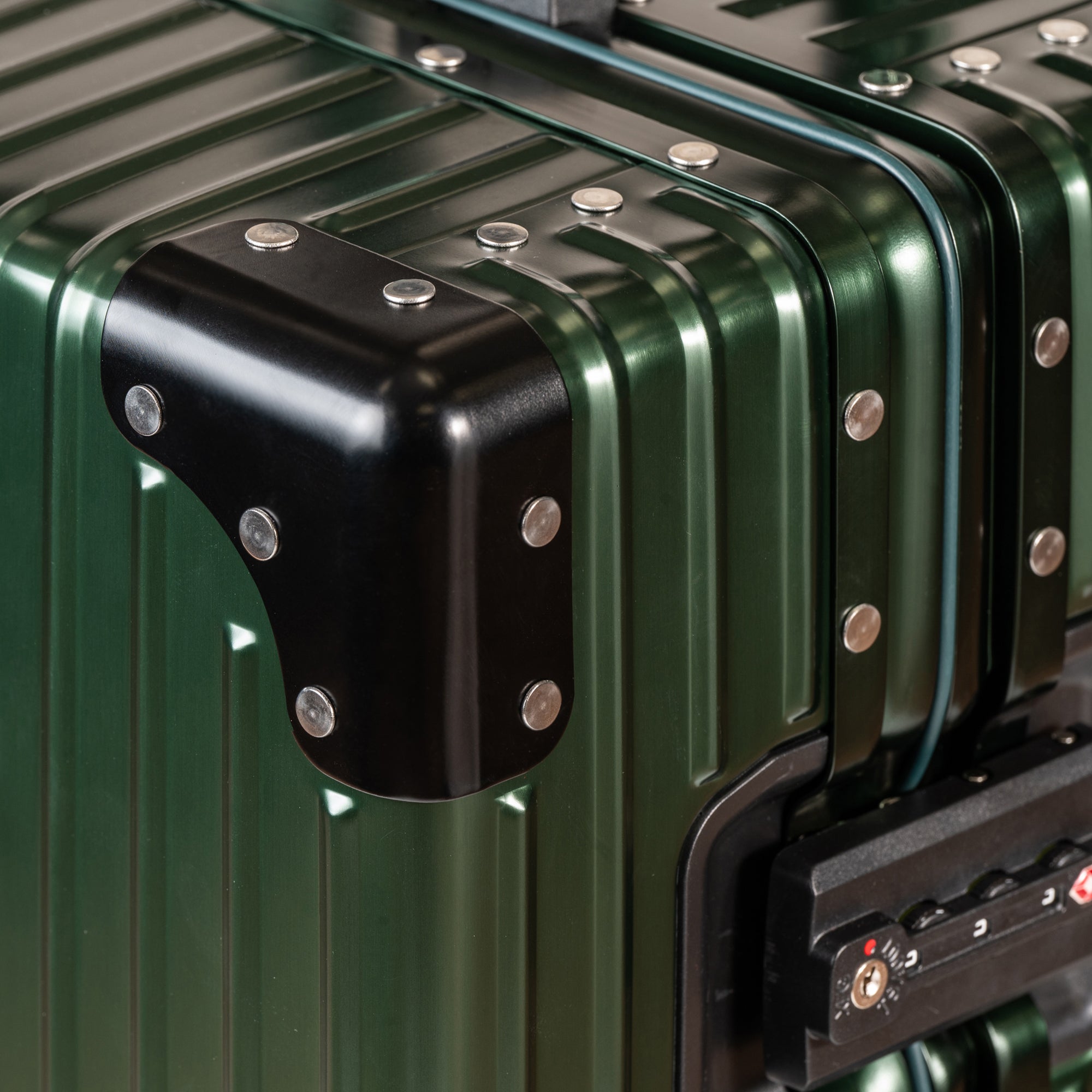 Champs Elite Carry-on 27