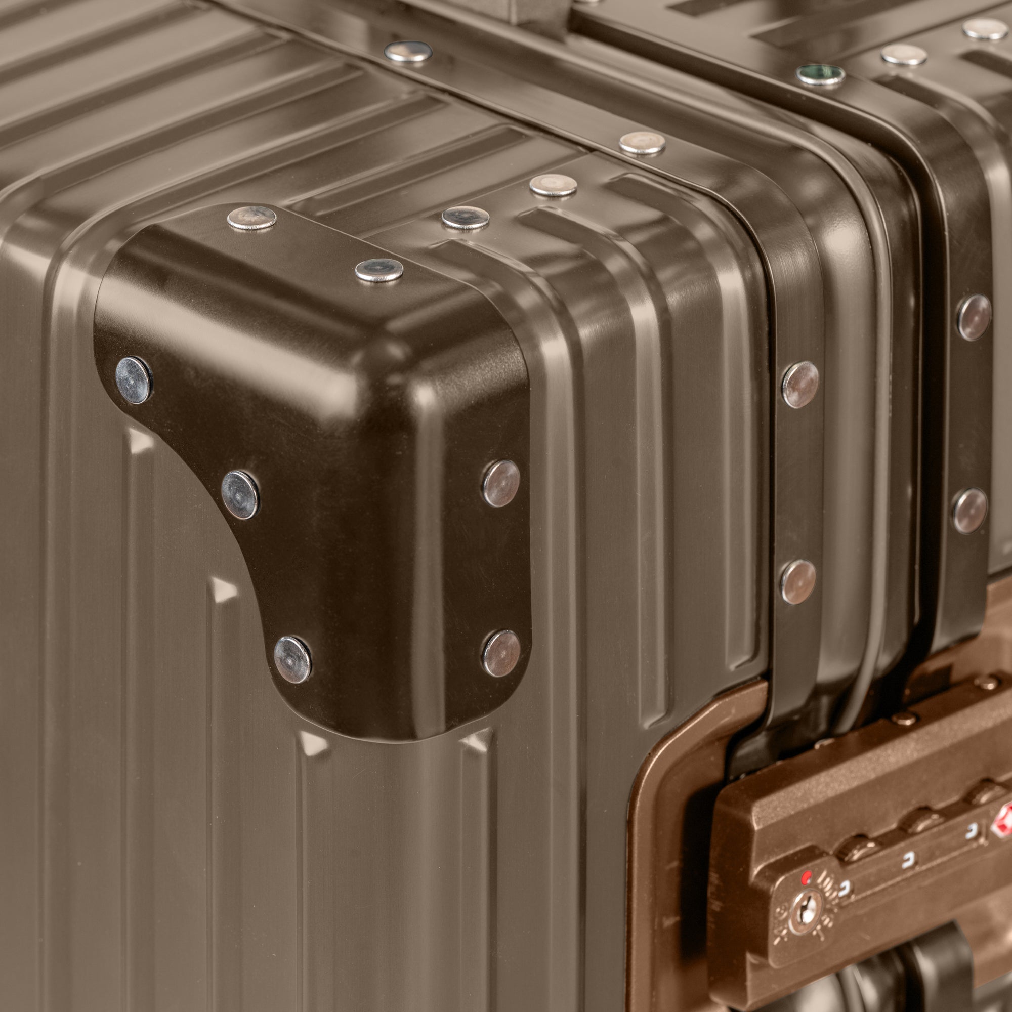 Champs Elite Carry-on 83