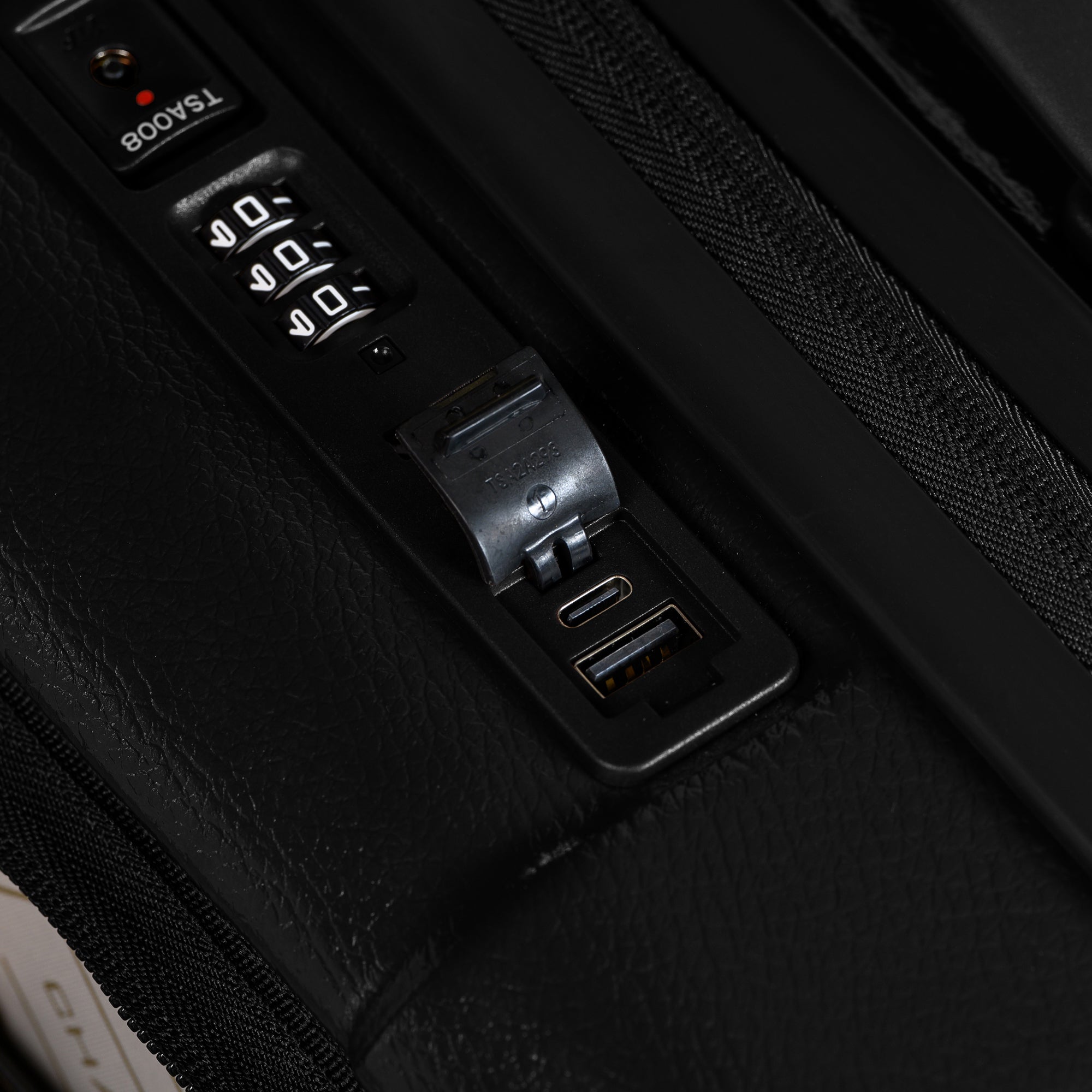Champs Onyx Carry-on 4