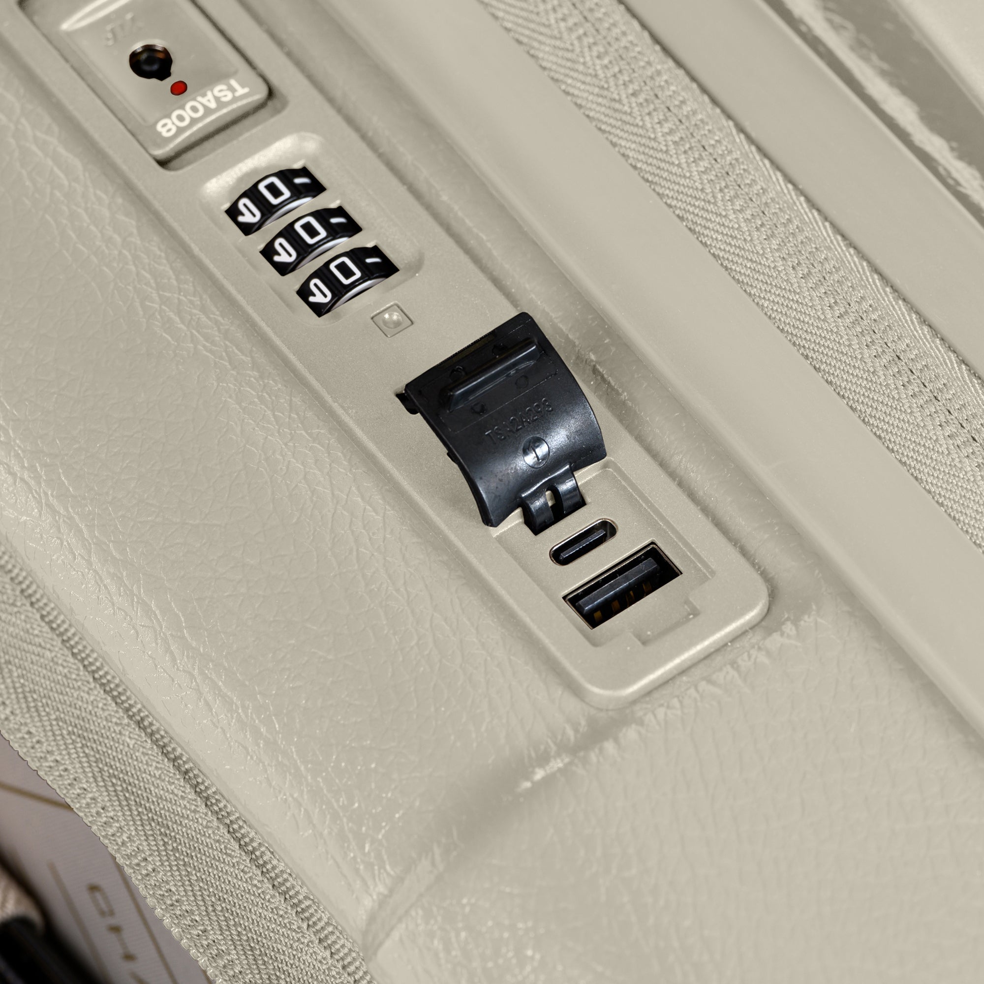 Champs Onyx Carry-on 30