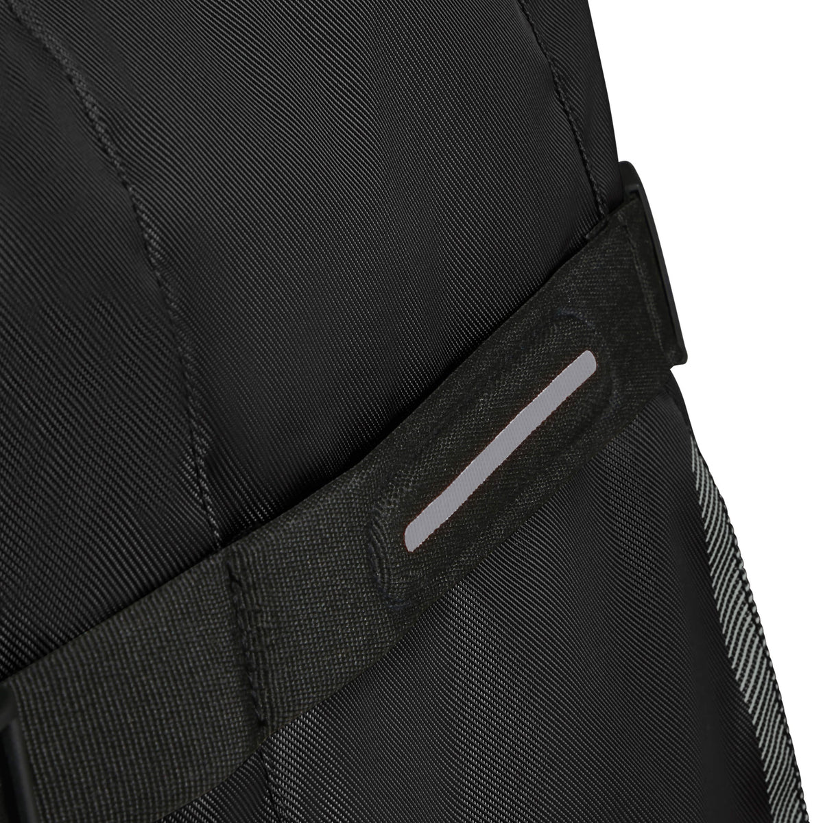 American Tourister Urban Track™ 31" Wheeled Duffle 11