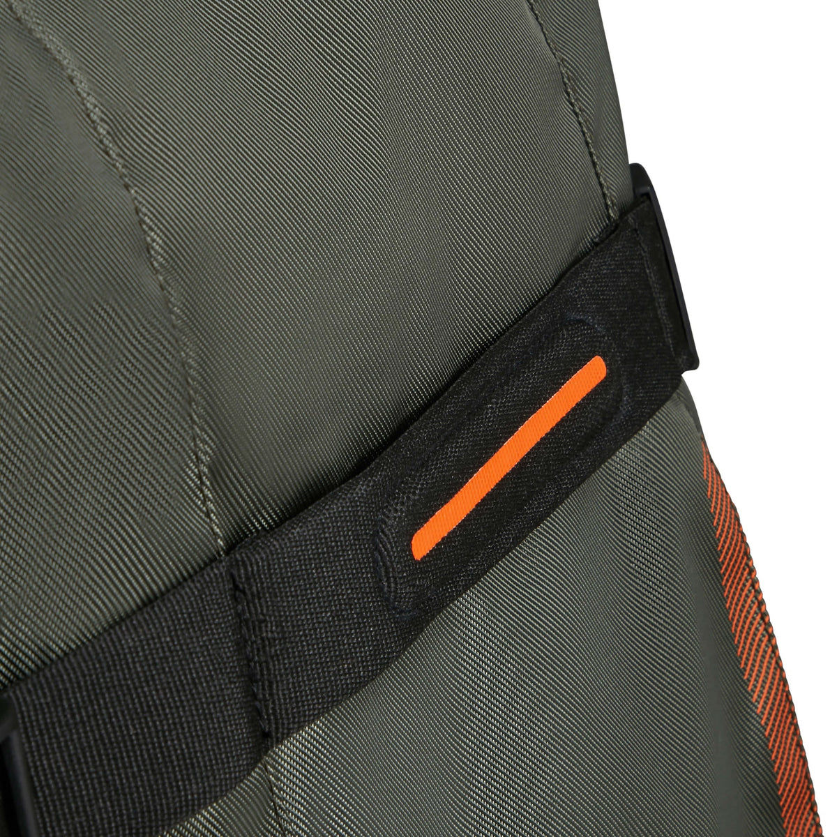 American Tourister Urban Track™ 31" Wheeled Duffle 12