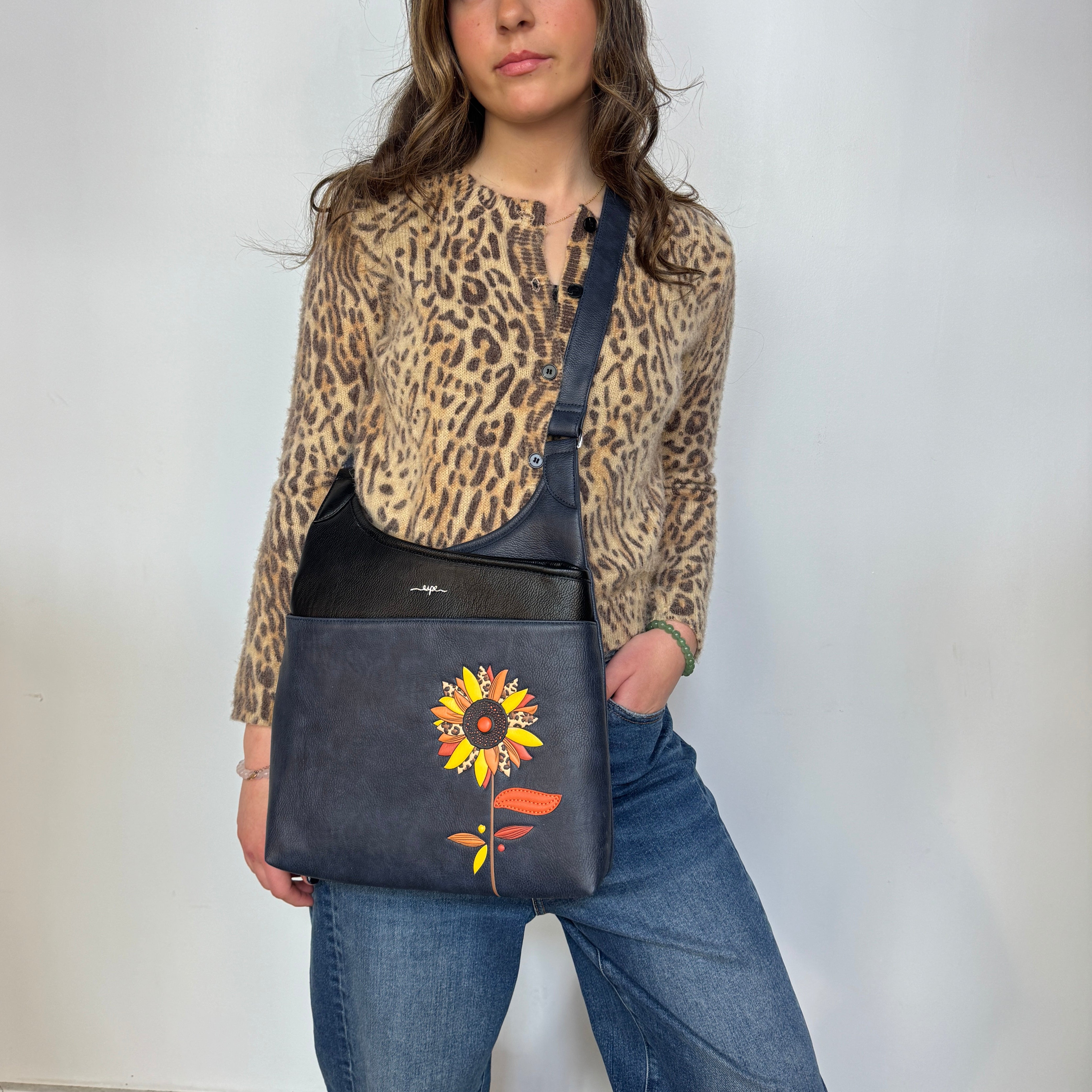 Glory Messenger Bag 4