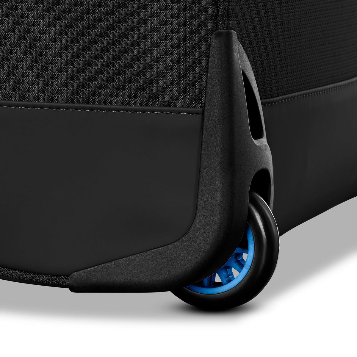High Sierra Hi-Life 28" Wheeled Expandable Duffle 14