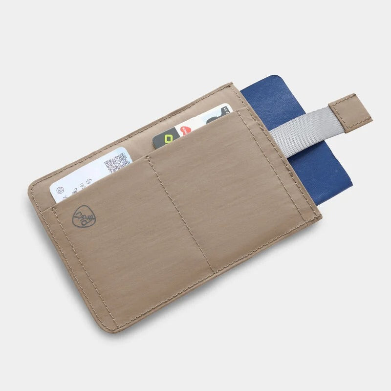 Travelon RFID Blocking Pull-Up Passport Holder 18
