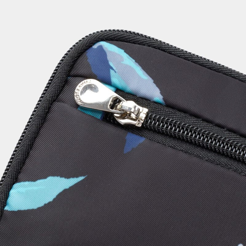 Travelon RFID Blocking Family Passport Wallet 7