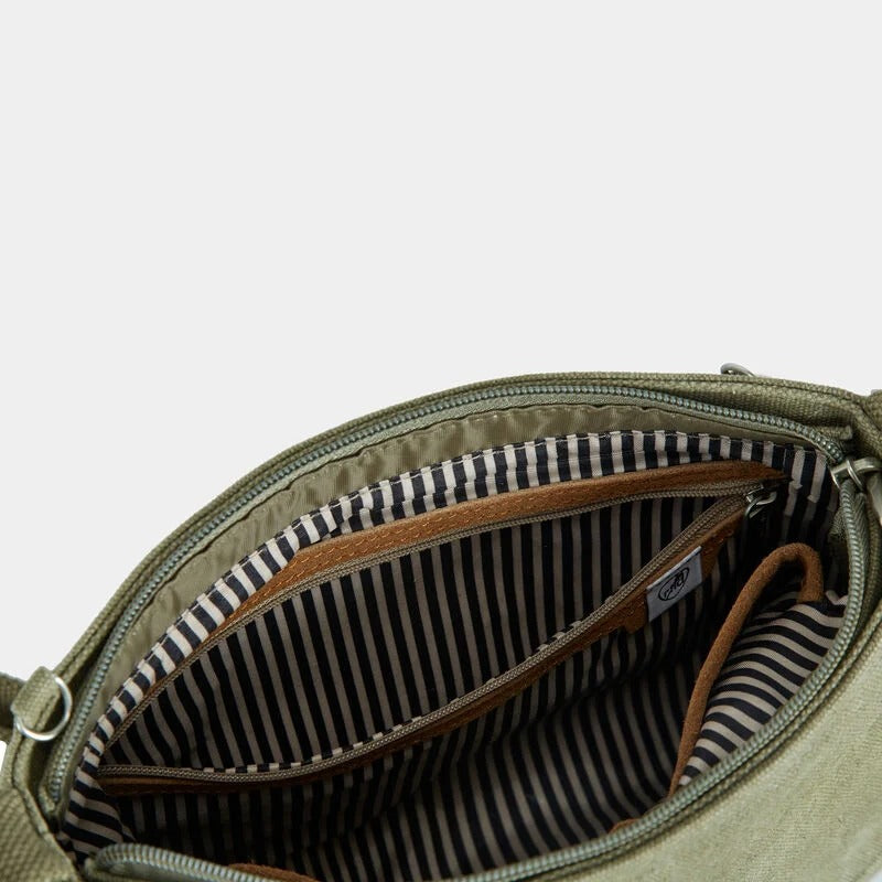 Travelon Anti-Theft Heritage Saddle Crossbody 23
