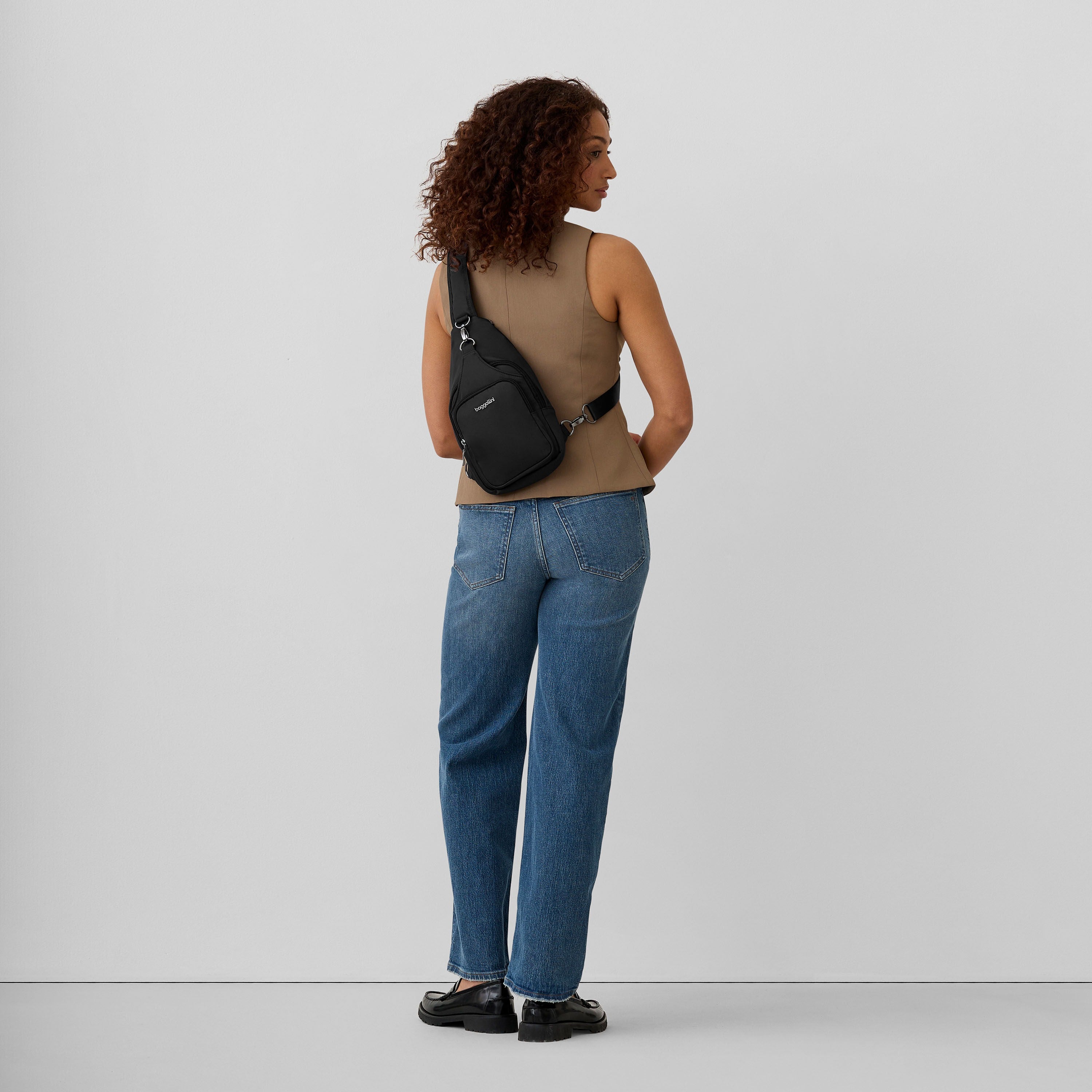Baggallini Central Park Sling 34