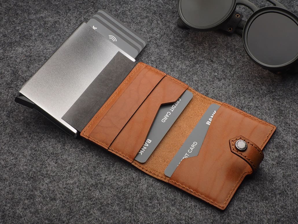 Pularys Easy Air Tag Holder Nomad Leather Cognac 11