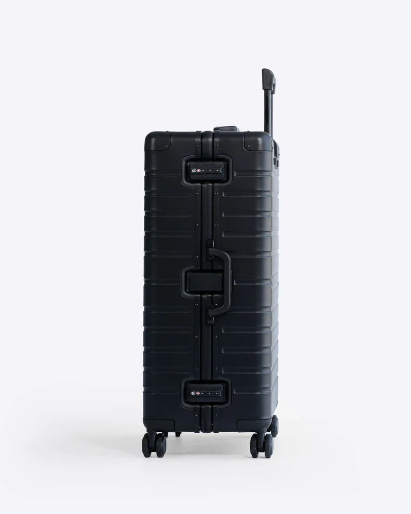 NOBL Check-in : Aluminum 28" 10
