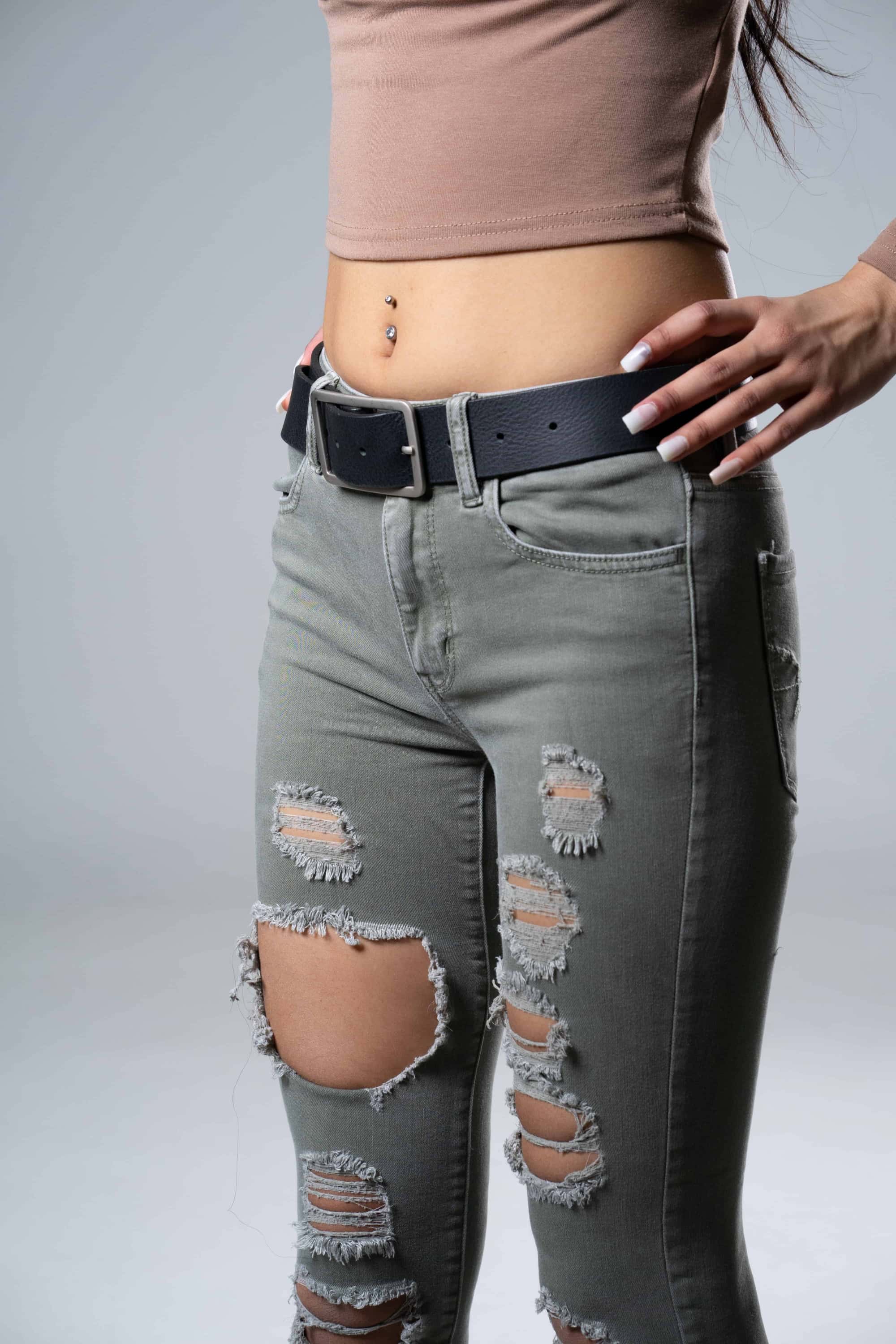 Ceinture Lucille en cuir noir avec boucle rectangulaire - Fabriquée au Canada  6